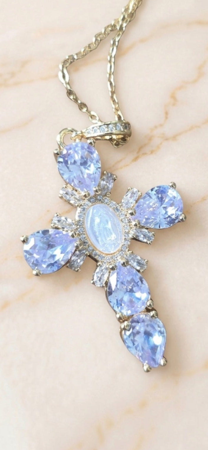 Teardrop-shaped crystals, opalescent center and gold finishes.
